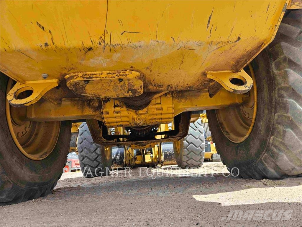 CAT 918M لوادر بعجل