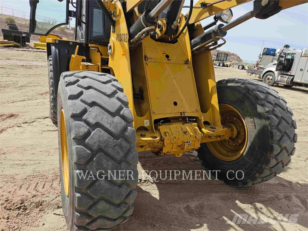 CAT 918M لوادر بعجل