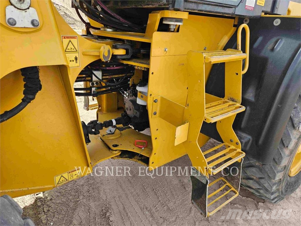 CAT 918M لوادر بعجل