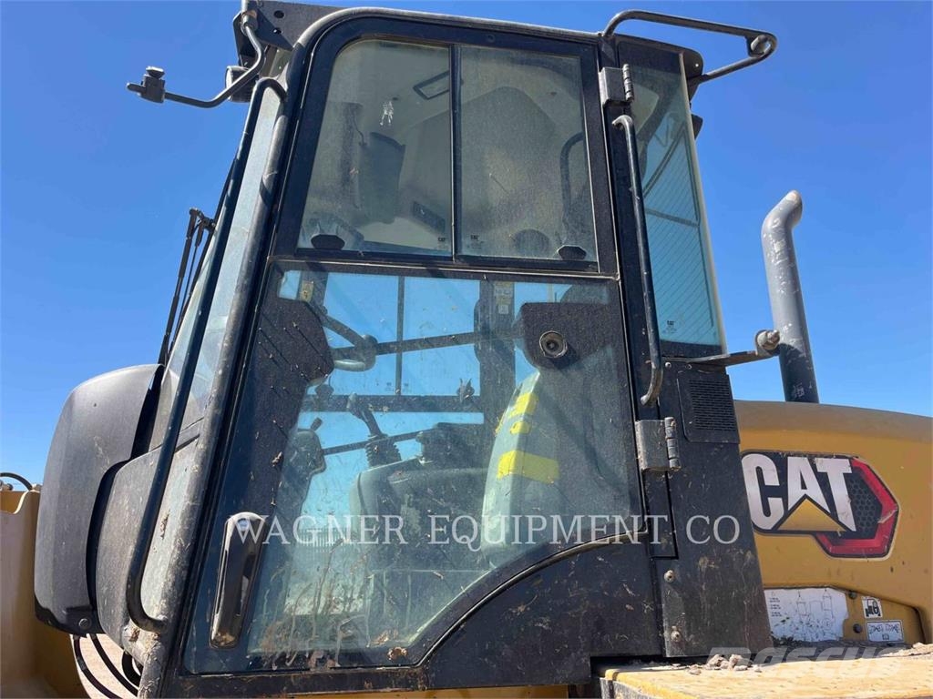 CAT 920 Kolesni nakladalci