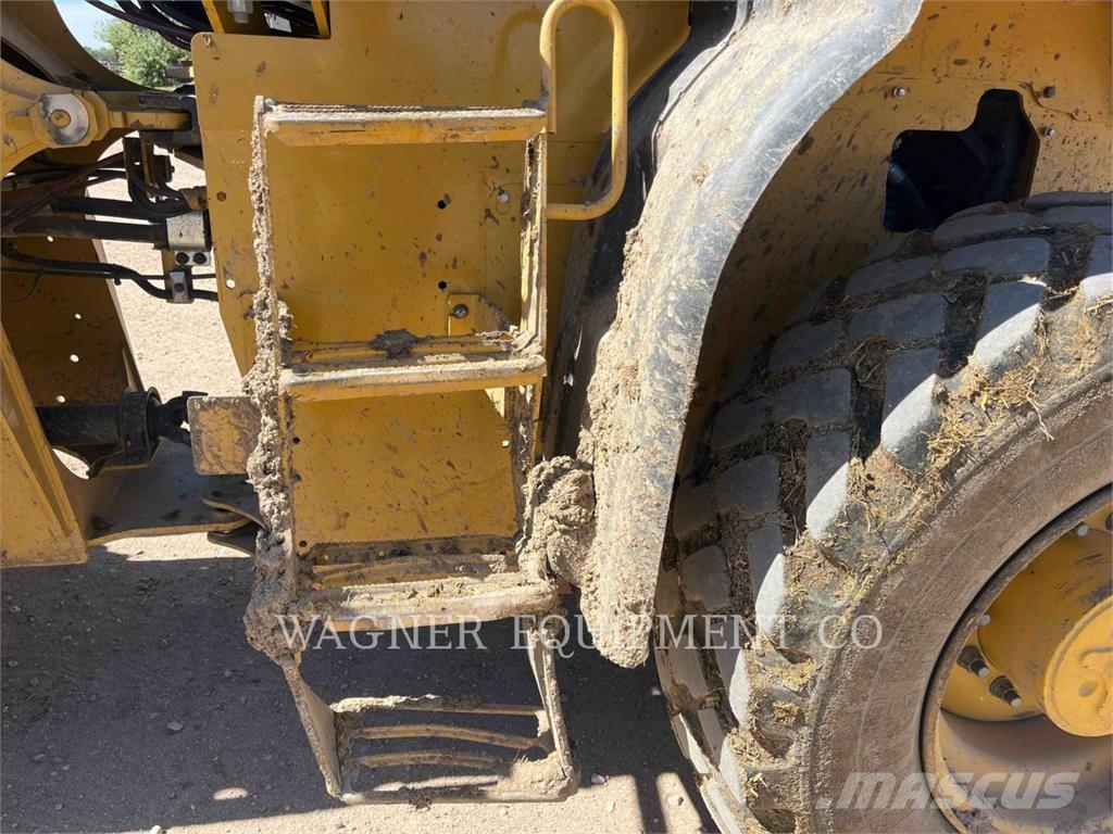 CAT 920 Kolesni nakladalci