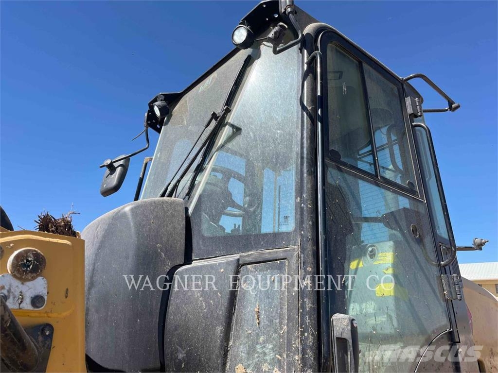 CAT 920 Kolesni nakladalci