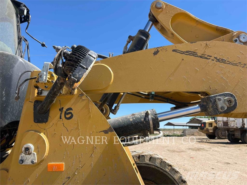 CAT 920 Kolesni nakladalci