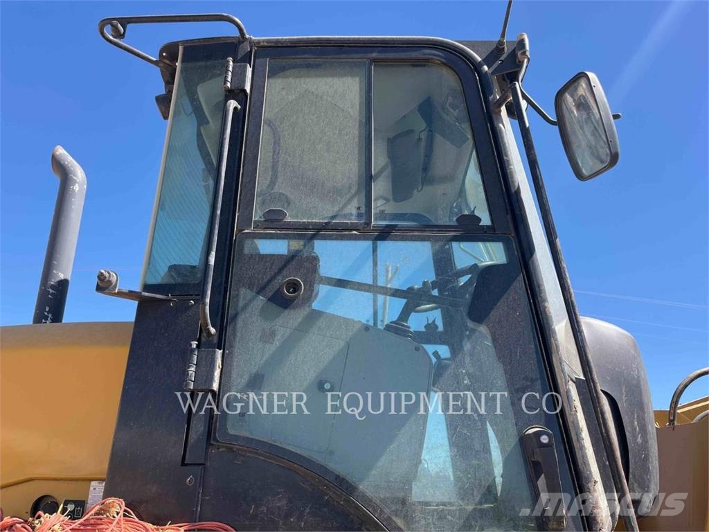 CAT 920 Kolesni nakladalci