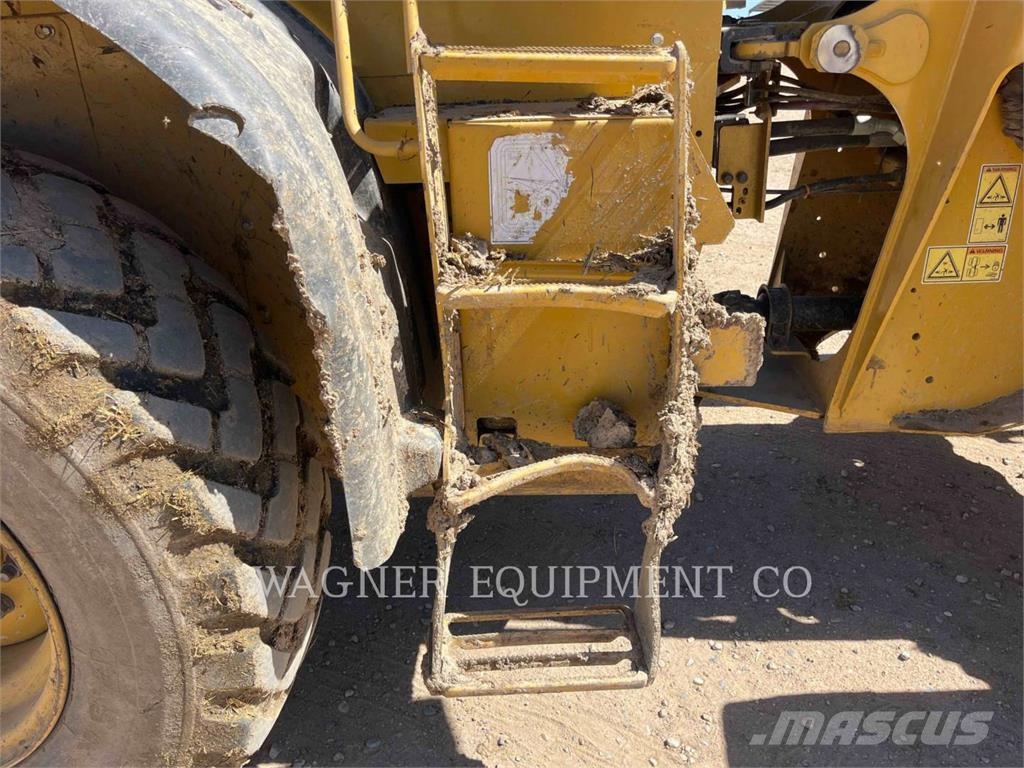 CAT 920 Kolesni nakladalci