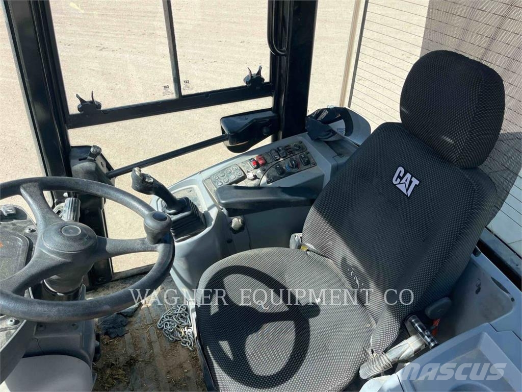 CAT 920 Kolesni nakladalci