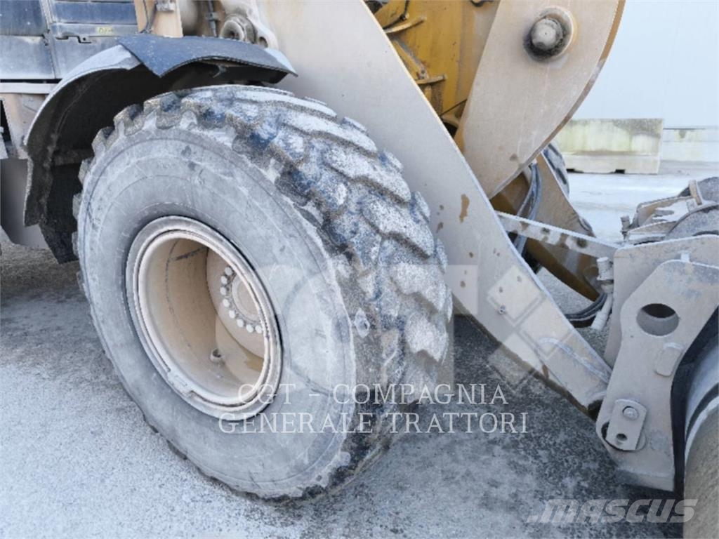 CAT 924K لوادر بعجل