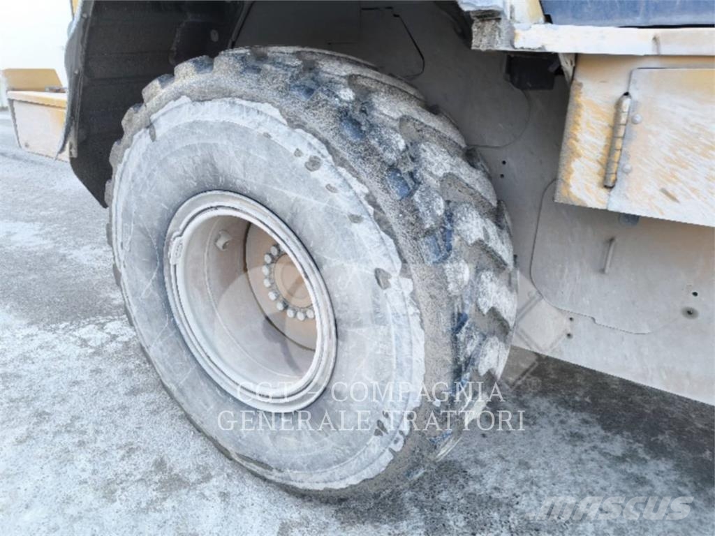 CAT 924K لوادر بعجل
