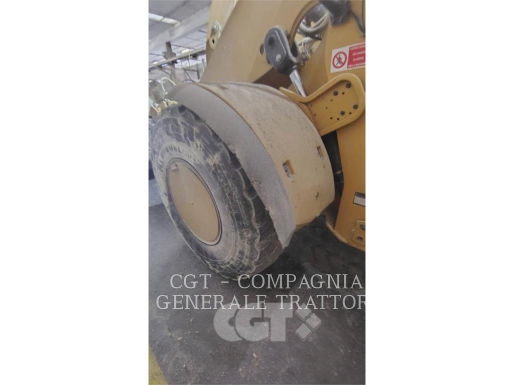 CAT 924K لوادر بعجل