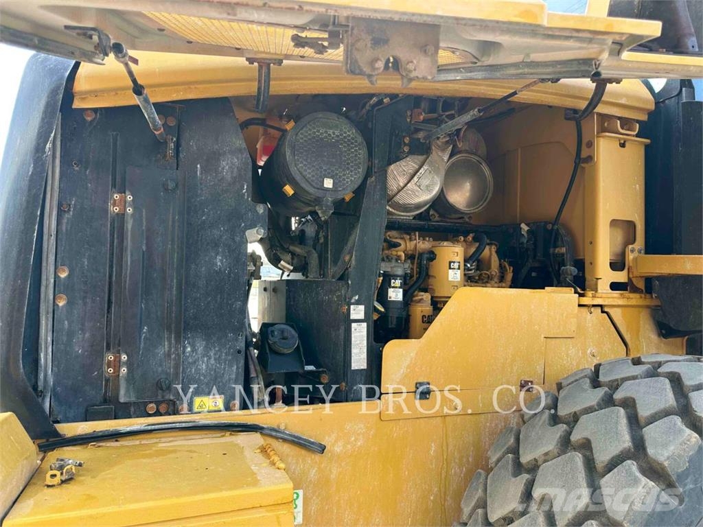 CAT 926 QC لوادر بعجل