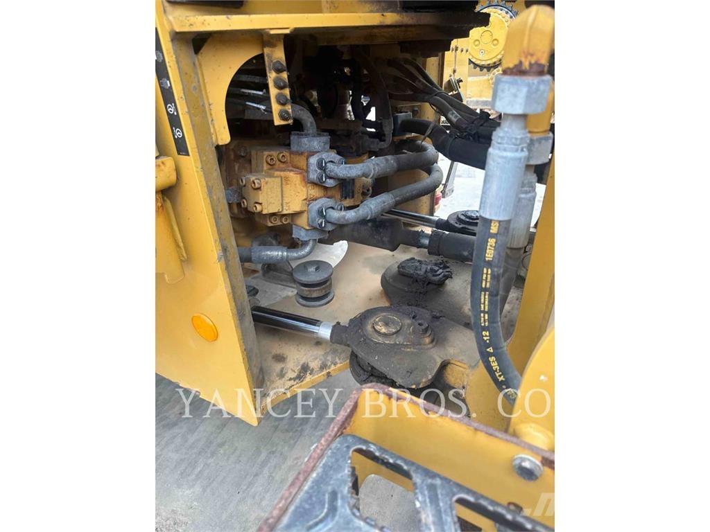 CAT 926 QC Gumikerekes homlokrakodók