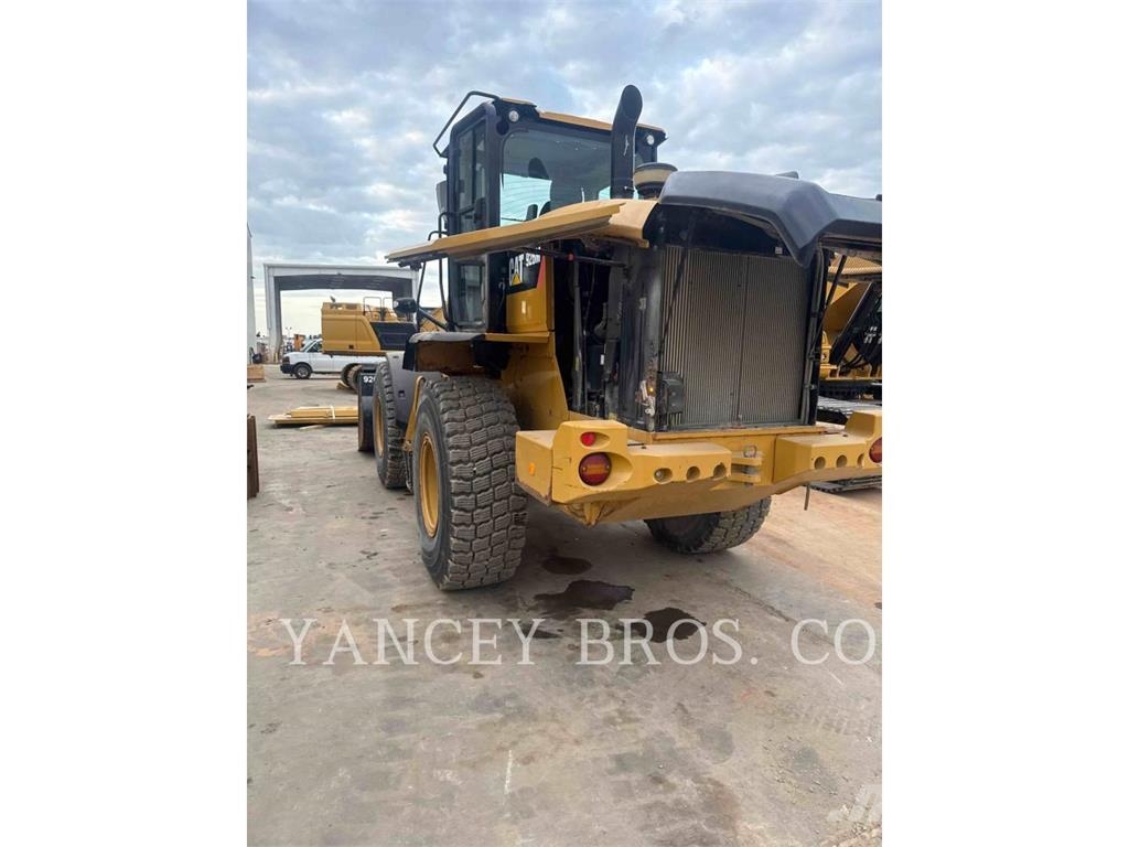 CAT 926 QC Gumikerekes homlokrakodók