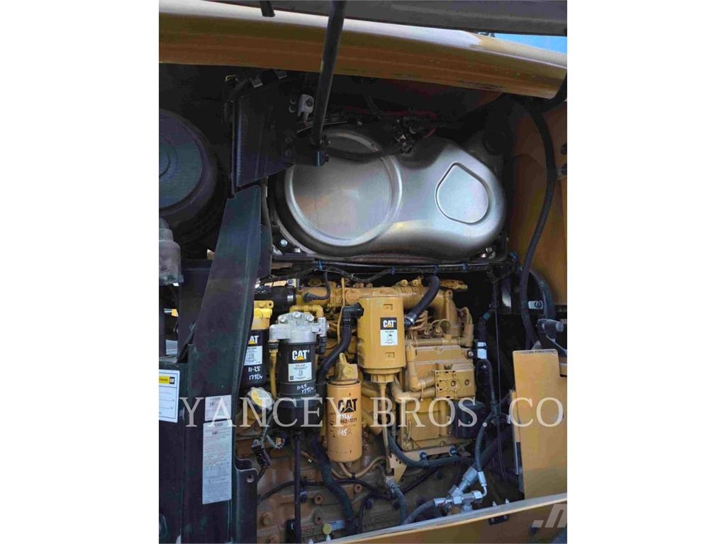 CAT 926 QC Gumikerekes homlokrakodók
