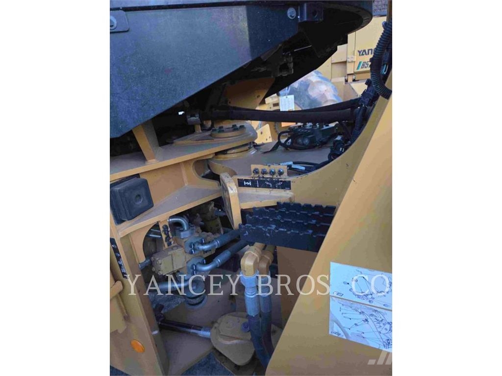 CAT 926 QC Gumikerekes homlokrakodók