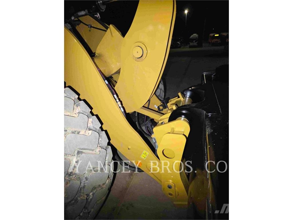 CAT 926 QC Gumikerekes homlokrakodók