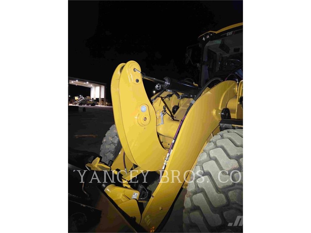 CAT 926 QC Gumikerekes homlokrakodók