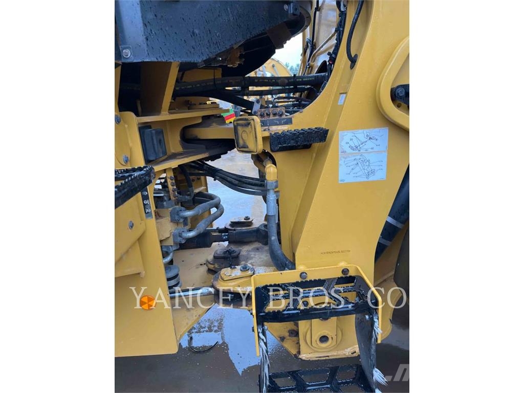 CAT 926 QC Gumikerekes homlokrakodók