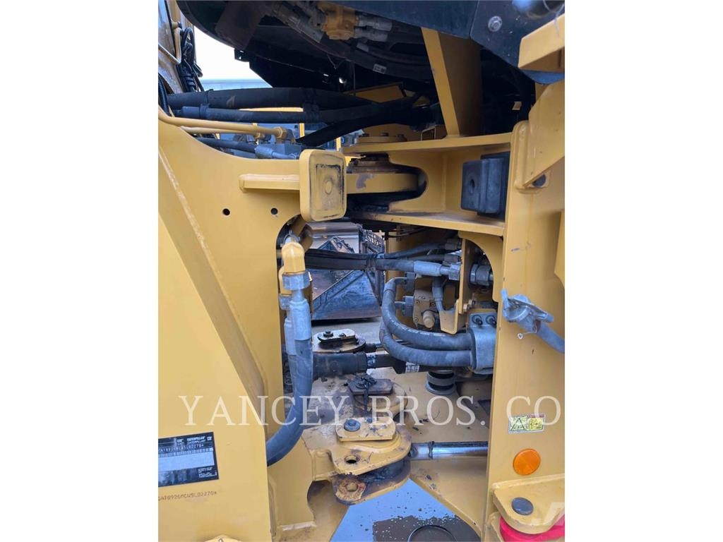 CAT 926 QC Gumikerekes homlokrakodók