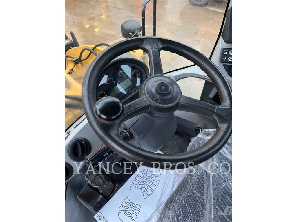 CAT 926 QC Gumikerekes homlokrakodók