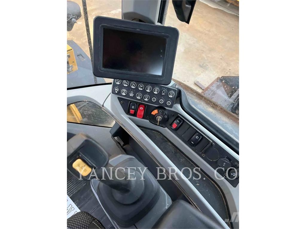 CAT 926 QC Gumikerekes homlokrakodók