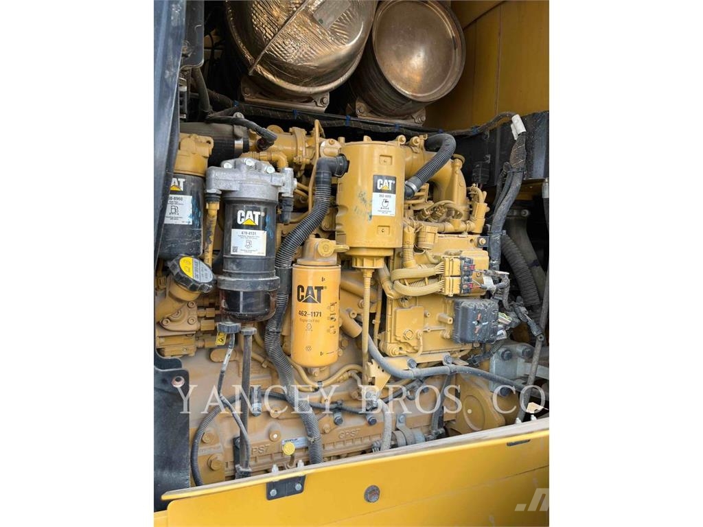 CAT 926 QC Gumikerekes homlokrakodók