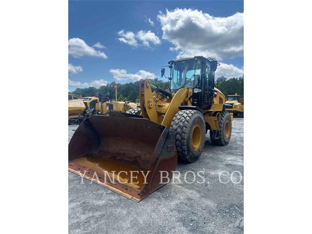 CAT 926 QC Gumikerekes homlokrakodók
