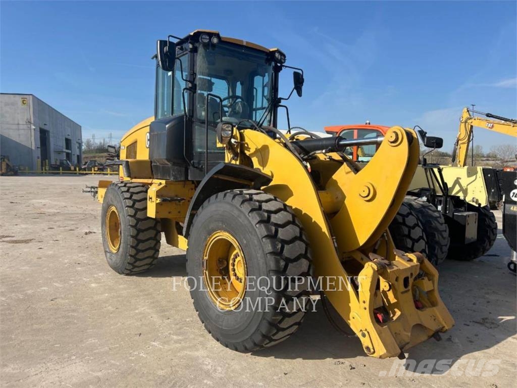 CAT 926M Pale gommate