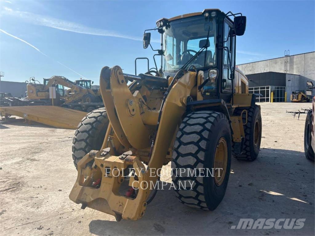 CAT 926M Pale gommate