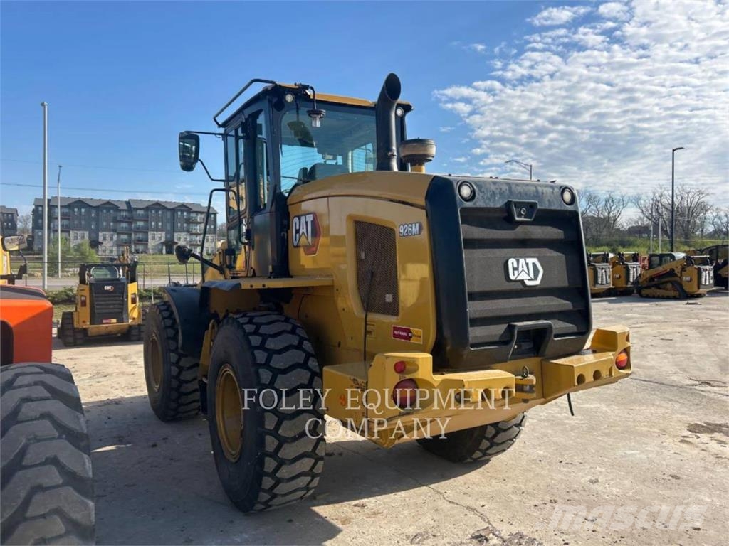 CAT 926M Pale gommate