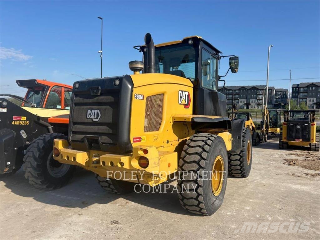 CAT 926M Pale gommate