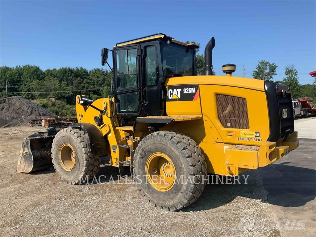 CAT 926M لوادر بعجل