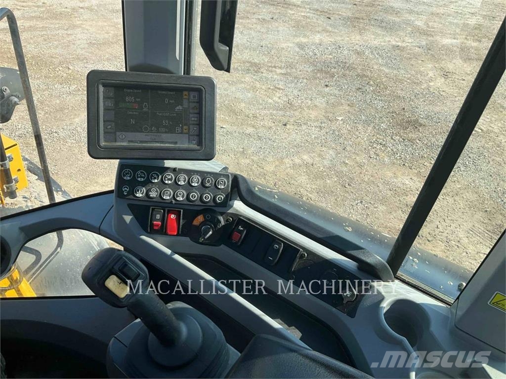 CAT 926M لوادر بعجل