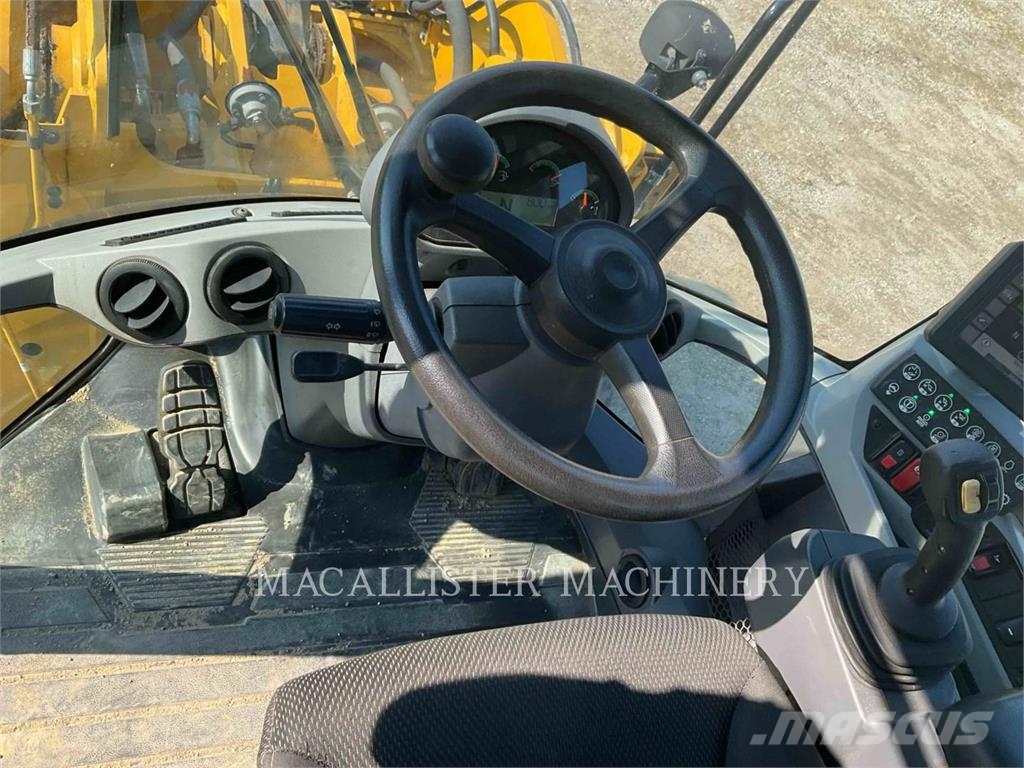 CAT 926M لوادر بعجل