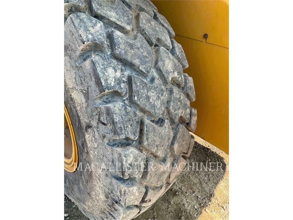 CAT 926M لوادر بعجل