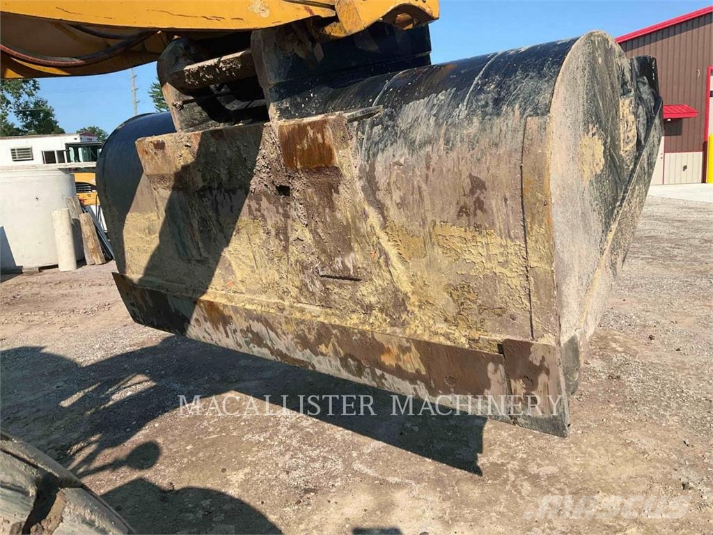 CAT 926M لوادر بعجل