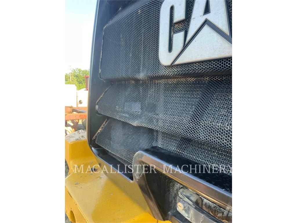 CAT 926M لوادر بعجل