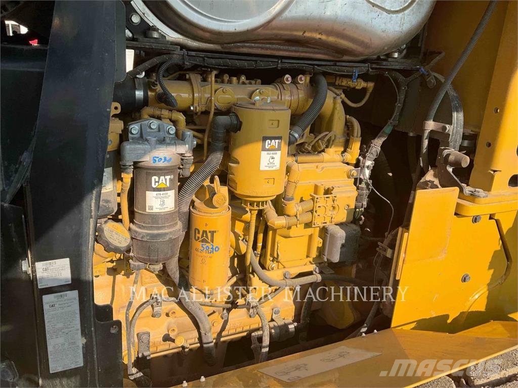 CAT 926M لوادر بعجل