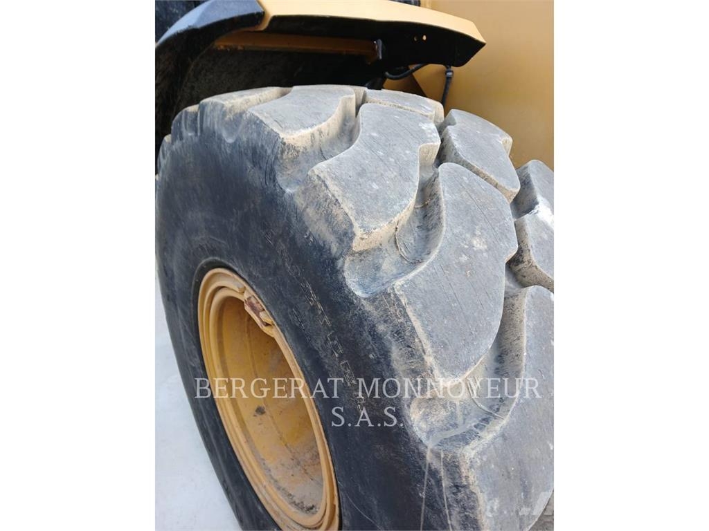 CAT 926M 輪胎式裝載機