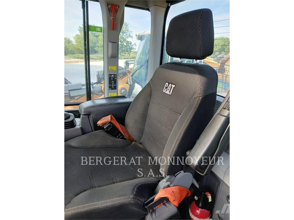CAT 926M 輪胎式裝載機