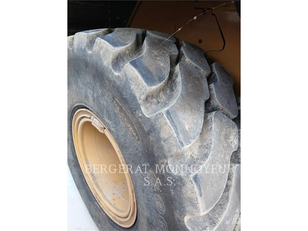 CAT 926M 輪胎式裝載機