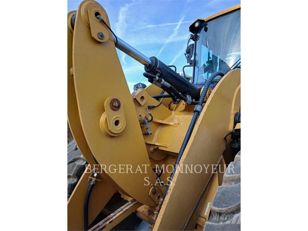 CAT 926M 輪胎式裝載機