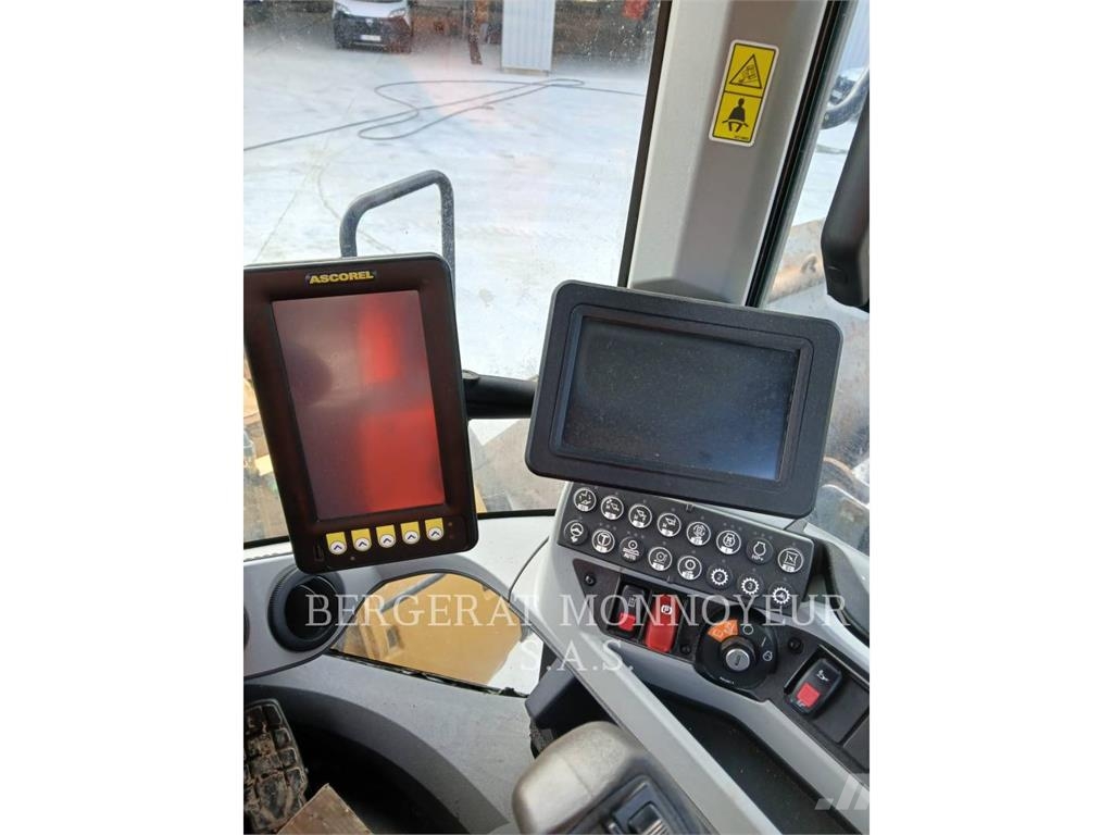 CAT 926M 輪胎式裝載機