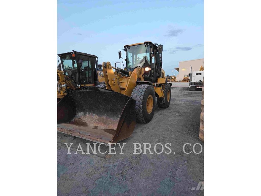 CAT 926M Gumikerekes homlokrakodók