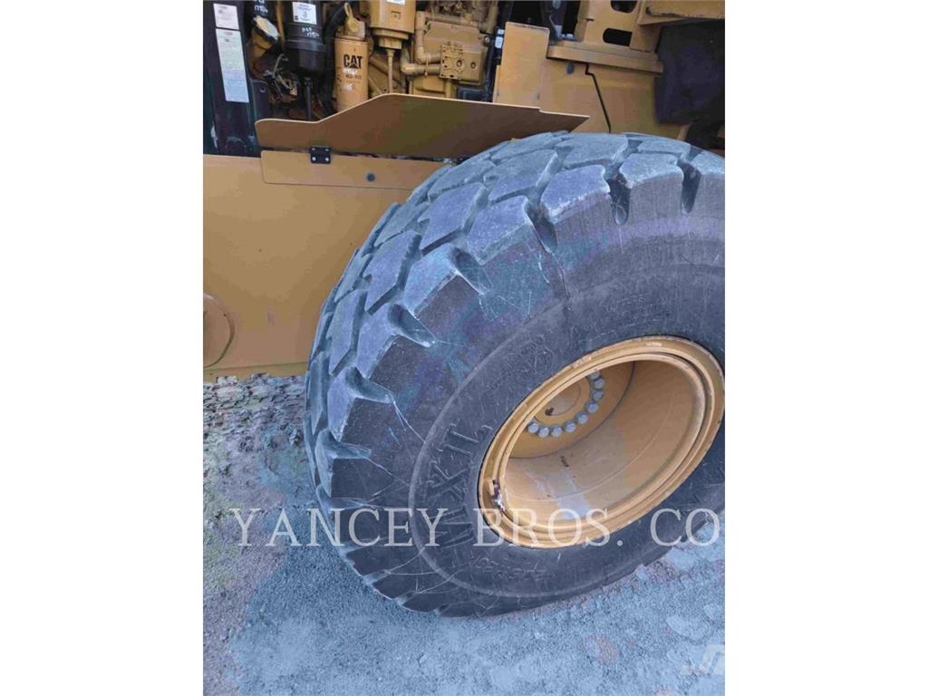 CAT 926M Gumikerekes homlokrakodók