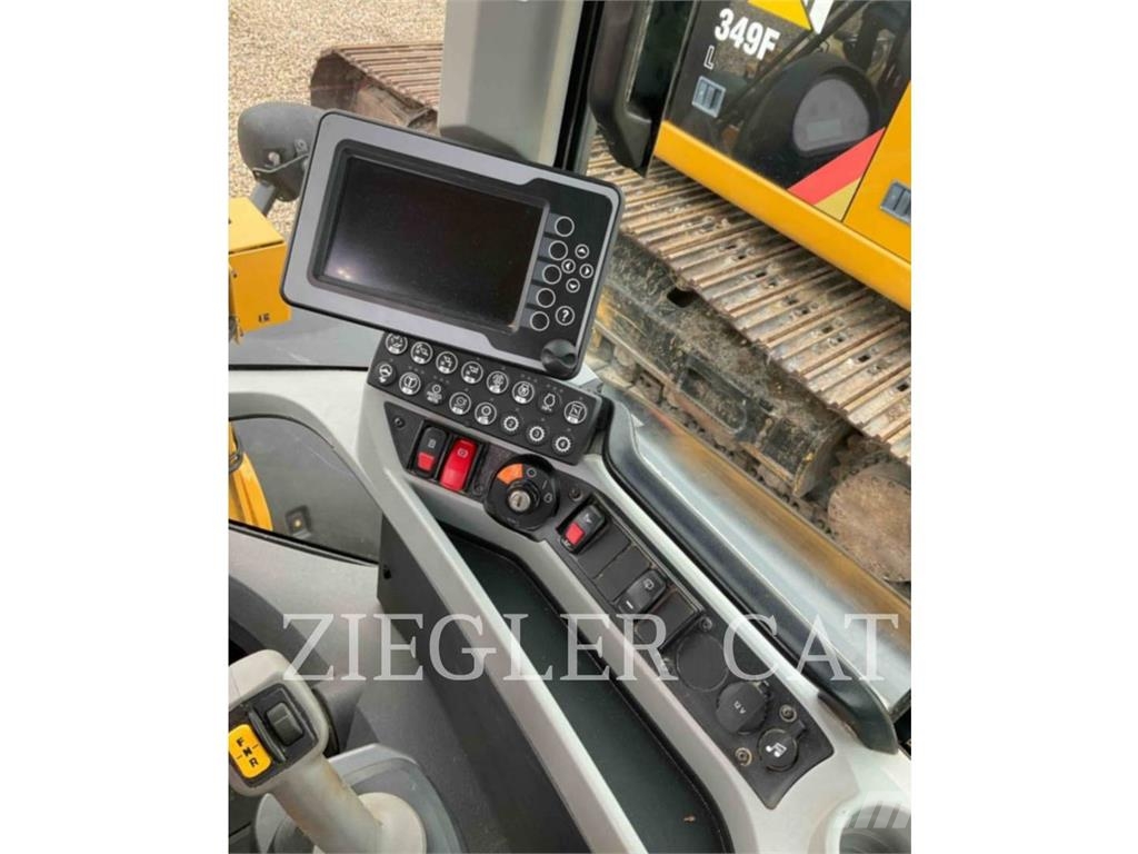 CAT 926M لوادر بعجل
