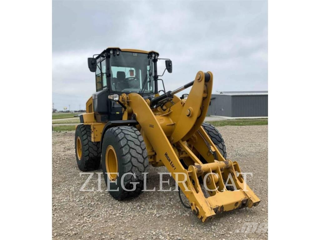 CAT 926M لوادر بعجل