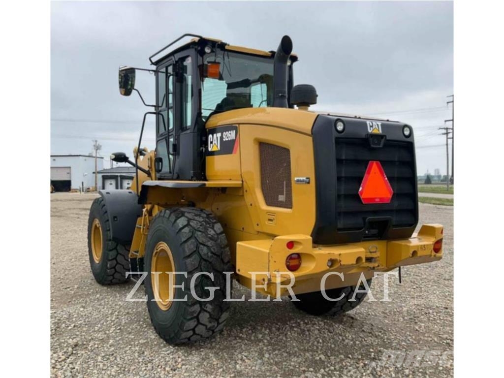 CAT 926M لوادر بعجل