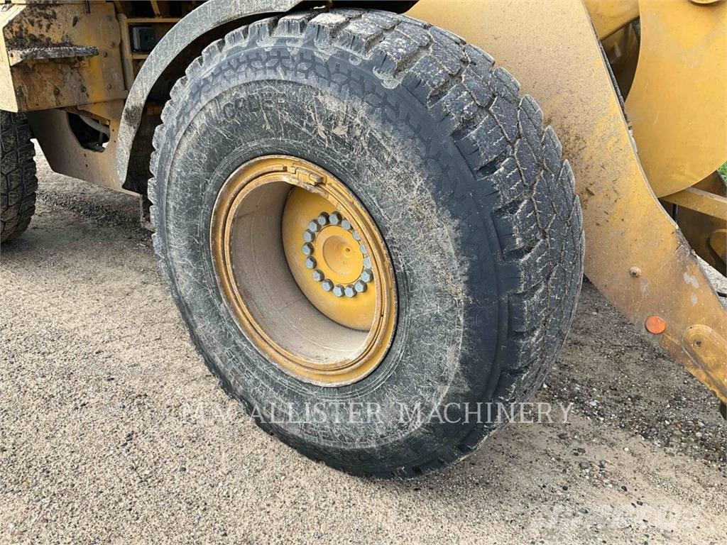 CAT 926M Kolesni nakladalci