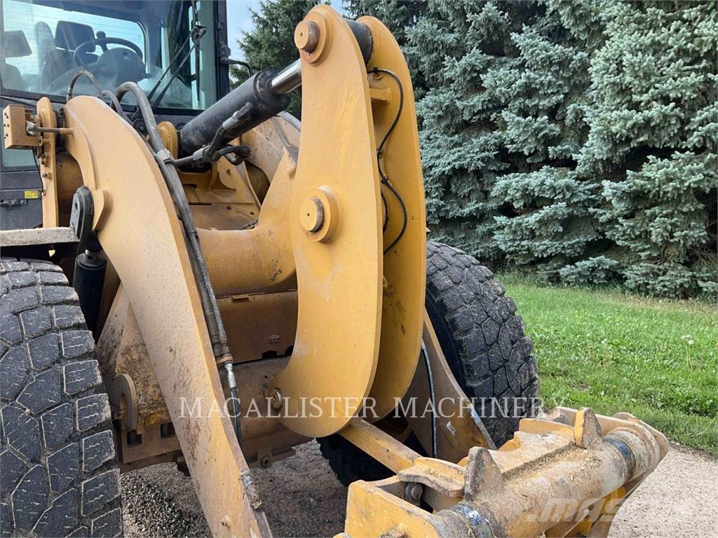 CAT 926M Kolesni nakladalci