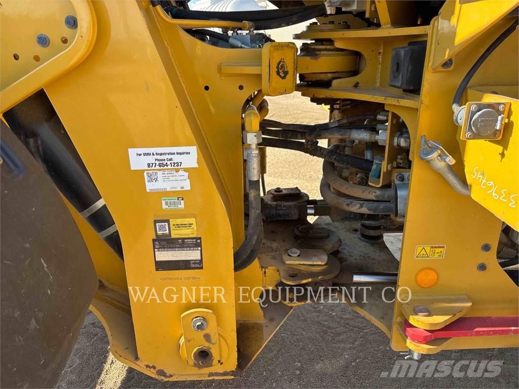 CAT 926M Pale gommate